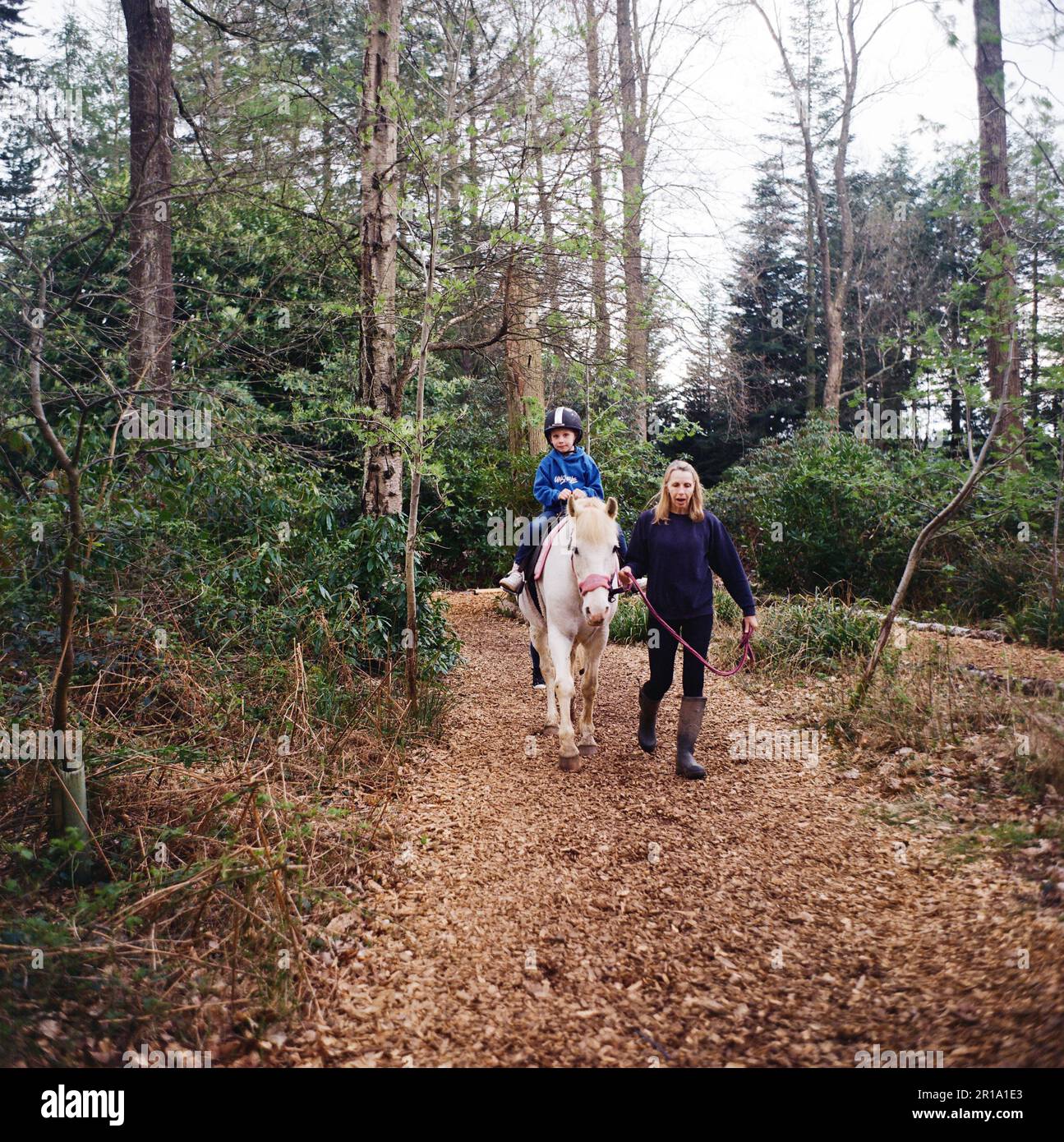 Ponyreiten im Center Parc's, Longleat, Wiltshire, England, Großbritannien Stockfoto