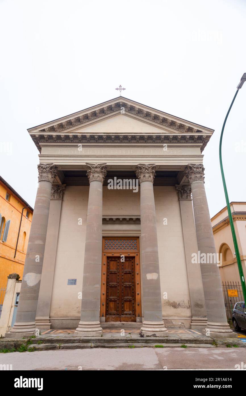 Siena, Italien - 7. April 2022: Außenansicht und Eingang der Chiesa Evangelica Valdese, Evangelische Kirche Valdese auf der Viale Curtatone in Siena, T. Stockfoto