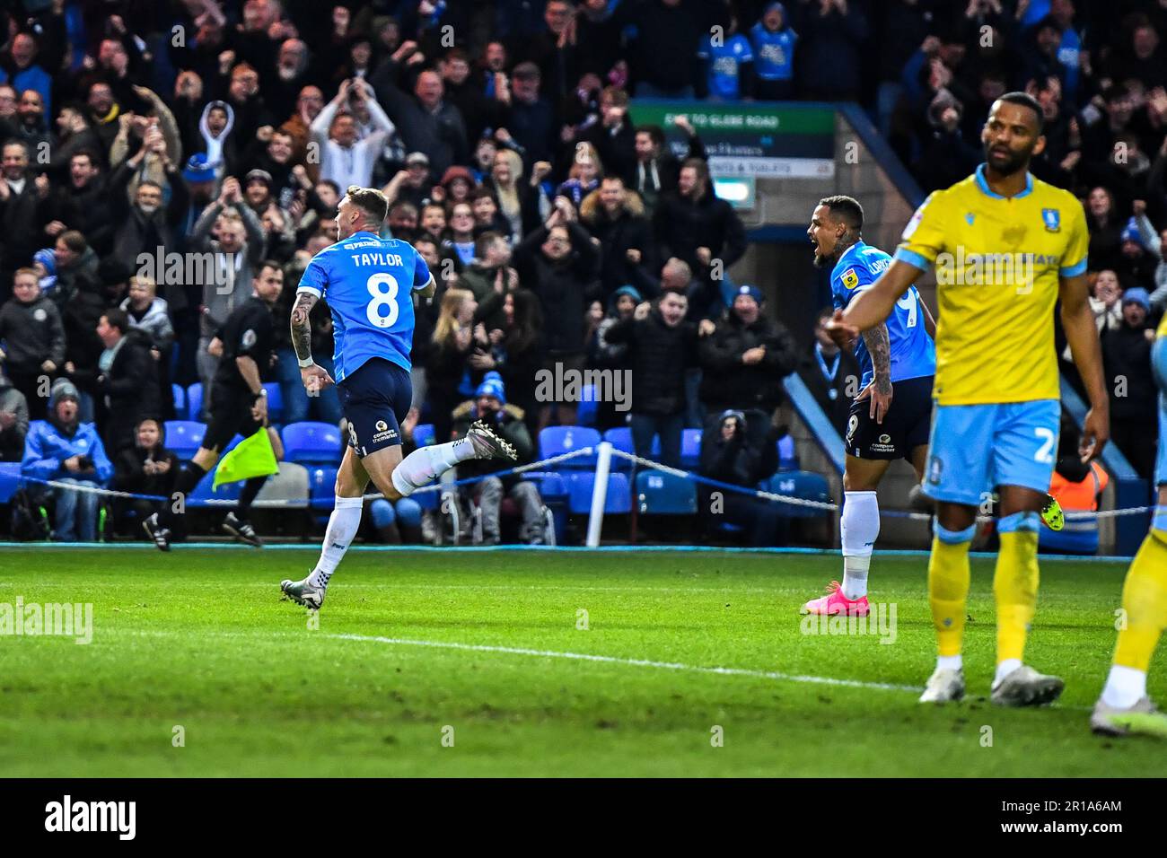 Peterborough, Großbritannien. 12. Mai 2023 Jack Taylor (8 Peterborough United) feiert, nachdem er das erste Tor des Teams während der Sky Bet League 1 zwischen 1. Peterborough und Sheffield am Mittwoch in der London Road, Peterborough, am Freitag, den 12. Mai 2023, abgespielt hat. (Foto: Kevin Hodgson | MI News) Guthaben: MI News & Sport /Alamy Live News Stockfoto