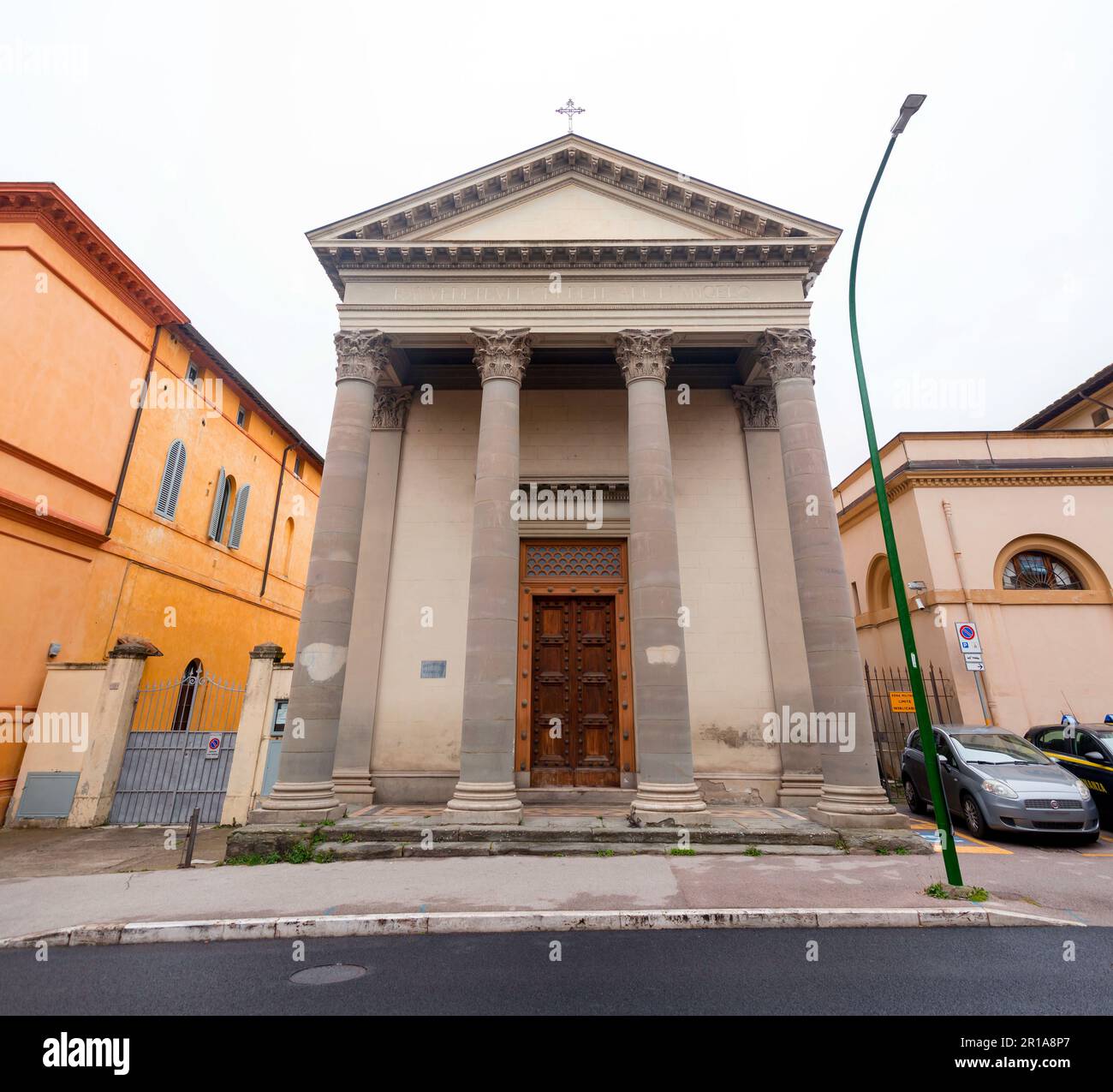 Siena, Italien - 7. April 2022: Außenansicht und Eingang der Chiesa Evangelica Valdese, Evangelische Kirche Valdese auf der Viale Curtatone in Siena, T. Stockfoto