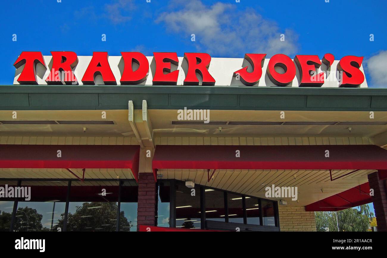 Händler Joes Lebensmittelgeschäft Schild in Castro Valley, Kalifornien Stockfoto