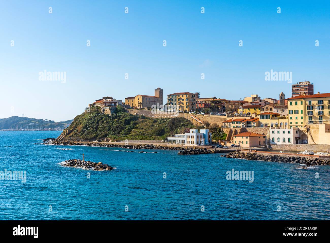 Die Zitadelle (auf Italienisch „Cittadella“) von Piombino, von der piazza Bovio aus gesehen, das Stadtzentrum von Piombino, die Provinz Livorno, die Toskana, Italien Stockfoto