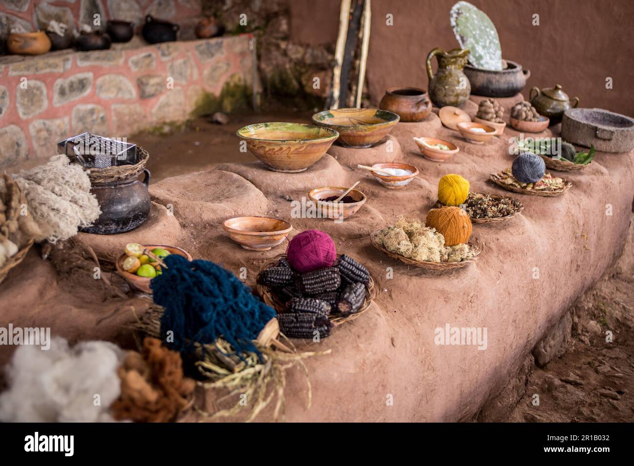 Peruanischer Style, der auf der Leinwand steht und gewebt werden kann Stockfoto