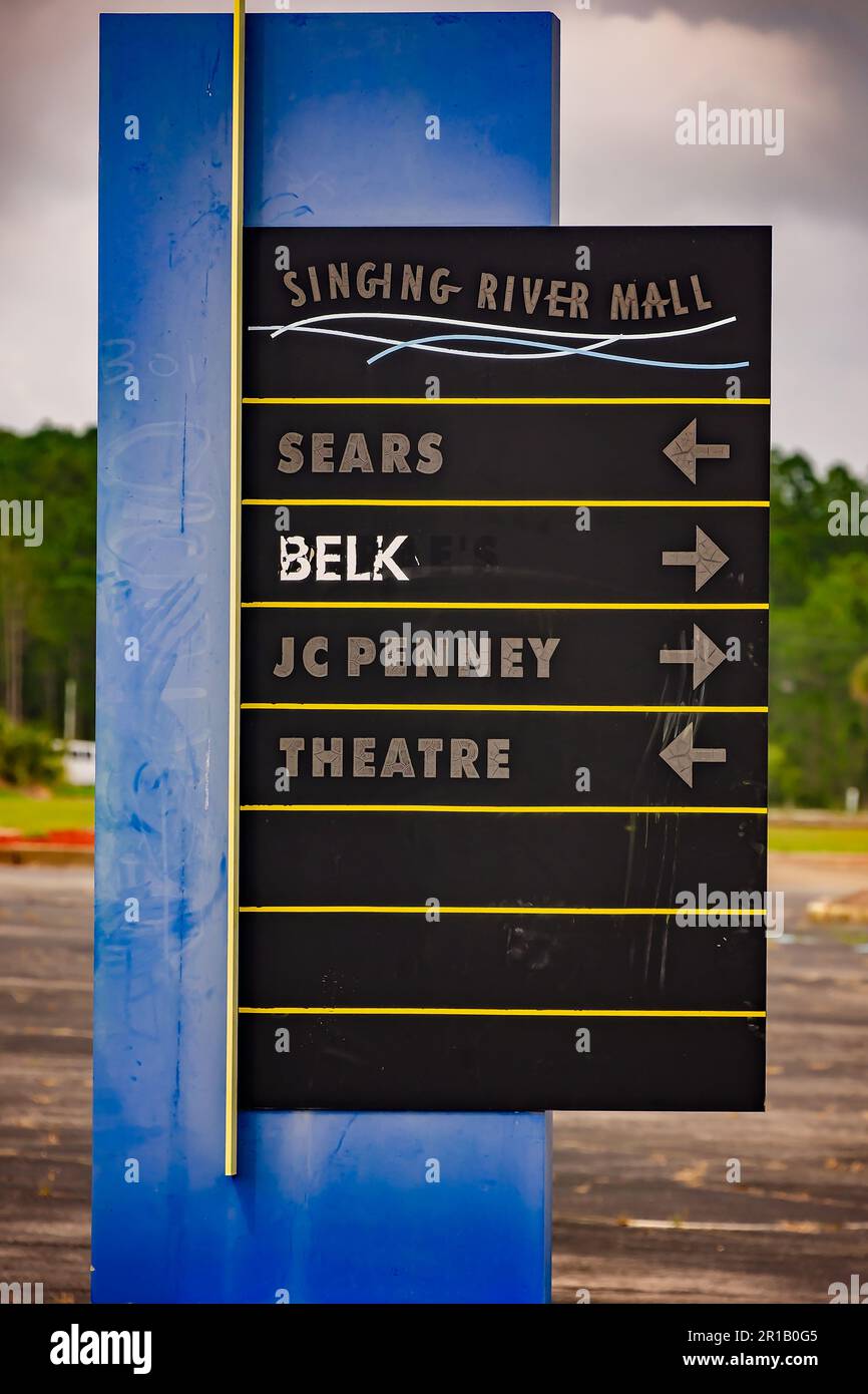 Belk ist das einzige verbleibende Geschäft in der einst blühenden Singing River Mall in Gautier, Mississippi, am 11. Mai 2023. Stockfoto