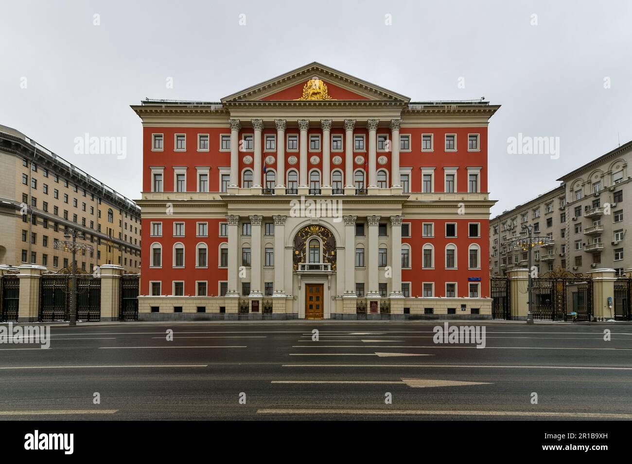 Das Gebäude des Rathauses von Moskau, Tverskaya Straße in Russland. Stockfoto