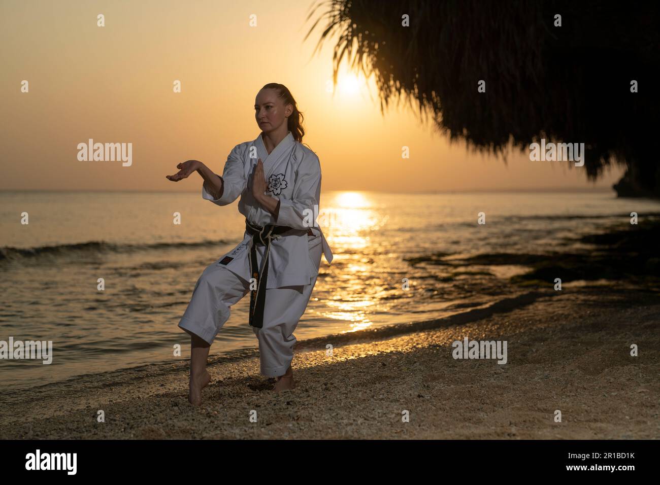 Karate-Champion Andrea Klementisová trainiert in Motobu, Okinawa, Japan Stockfoto