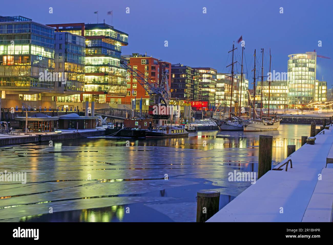 Eine kalte Nacht in der Hafencity in Hamburg Stockfoto