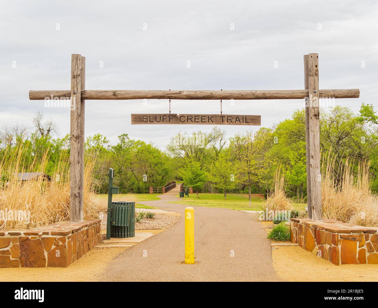 Bedeckter Blick auf den Buffalo Bayou Park in Oklahoma Stockfoto