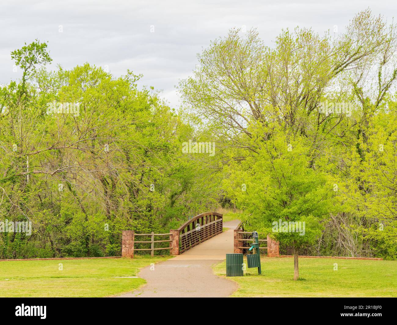 Bedeckter Blick auf den Buffalo Bayou Park in Oklahoma Stockfoto