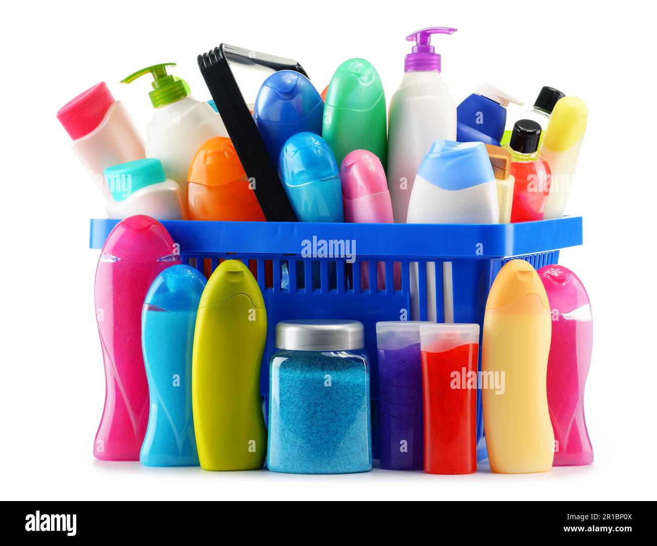 Warenkorb mit Körper Pflege und Schönheit Produkte, die isoliert auf weiss Stockfoto