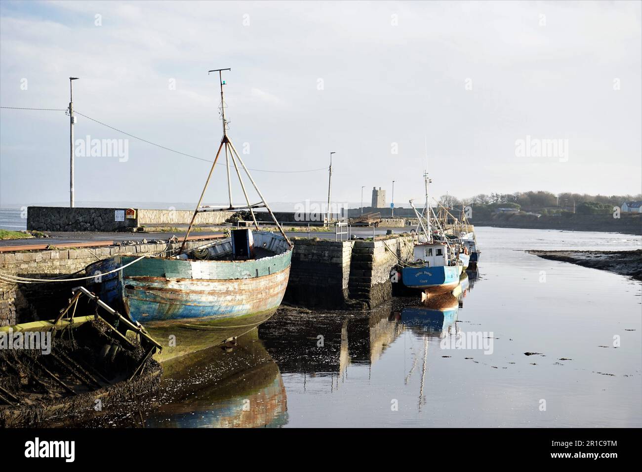 Carrigaholt ist ein kleines Dorf in West Clare, das zwischen Kilkee und Kilbaha liegt. Stockfoto