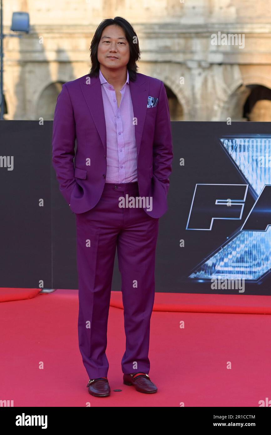 Rom, Italien. 12. Mai 2023. Sung Kang besucht den roten Teppich der Premiere des Films „Fast X“ im Kolosseum. (Foto: Mario Cartelli/SOPA Images/Sipa USA) Guthaben: SIPA USA/Alamy Live News Stockfoto