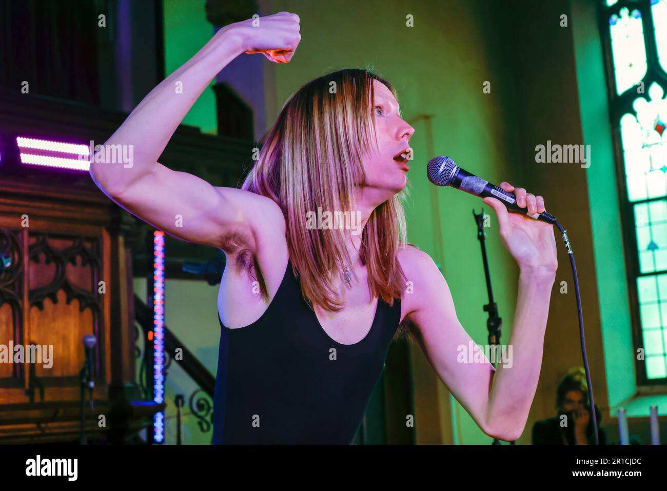 Brighton & Hove, East Sussex, Großbritannien. Alice Low tritt bei One Church auf, dem Great Escape Festival 2023. 12. Mai 2023 Stockfoto