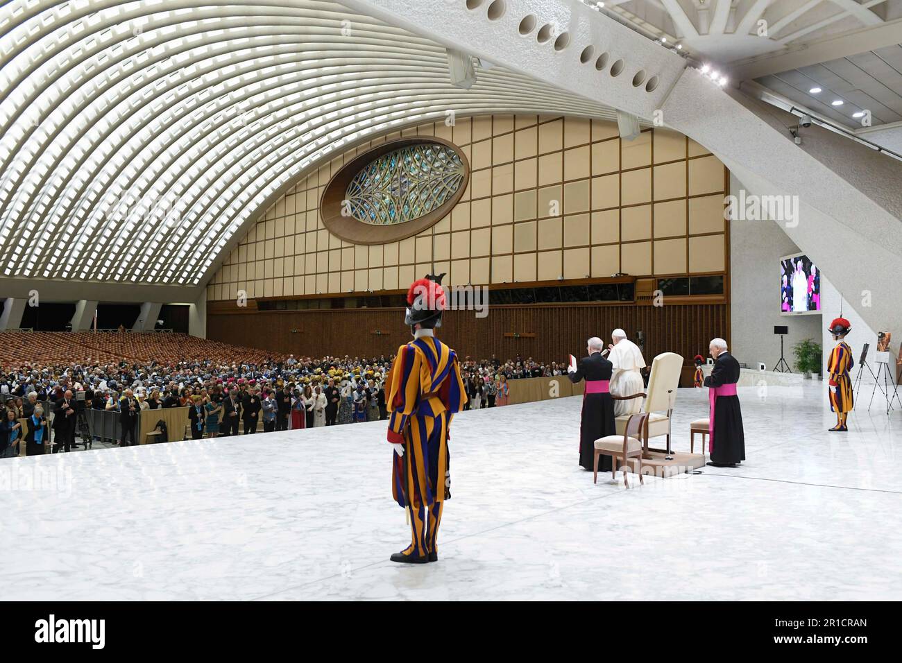 Vatikan, Vatikan. 13. Mai 2023. Italien, Rom, Vatikan, 2023/5/13. Papst Franziskus trifft sich mit den Mitgliedern der katholischen Weltfrauenvereinigung in der Paul-VI-Halle auf dem Foto des Vatikans von den Vatikanischen Medien / dem katholischen Pressefoto . BESCHRÄNKT AUF REDAKTIONELLE VERWENDUNG - KEIN MARKETING - KEINE WERBEKAMPAGNEN. Kredit: Unabhängige Fotoagentur/Alamy Live News Stockfoto