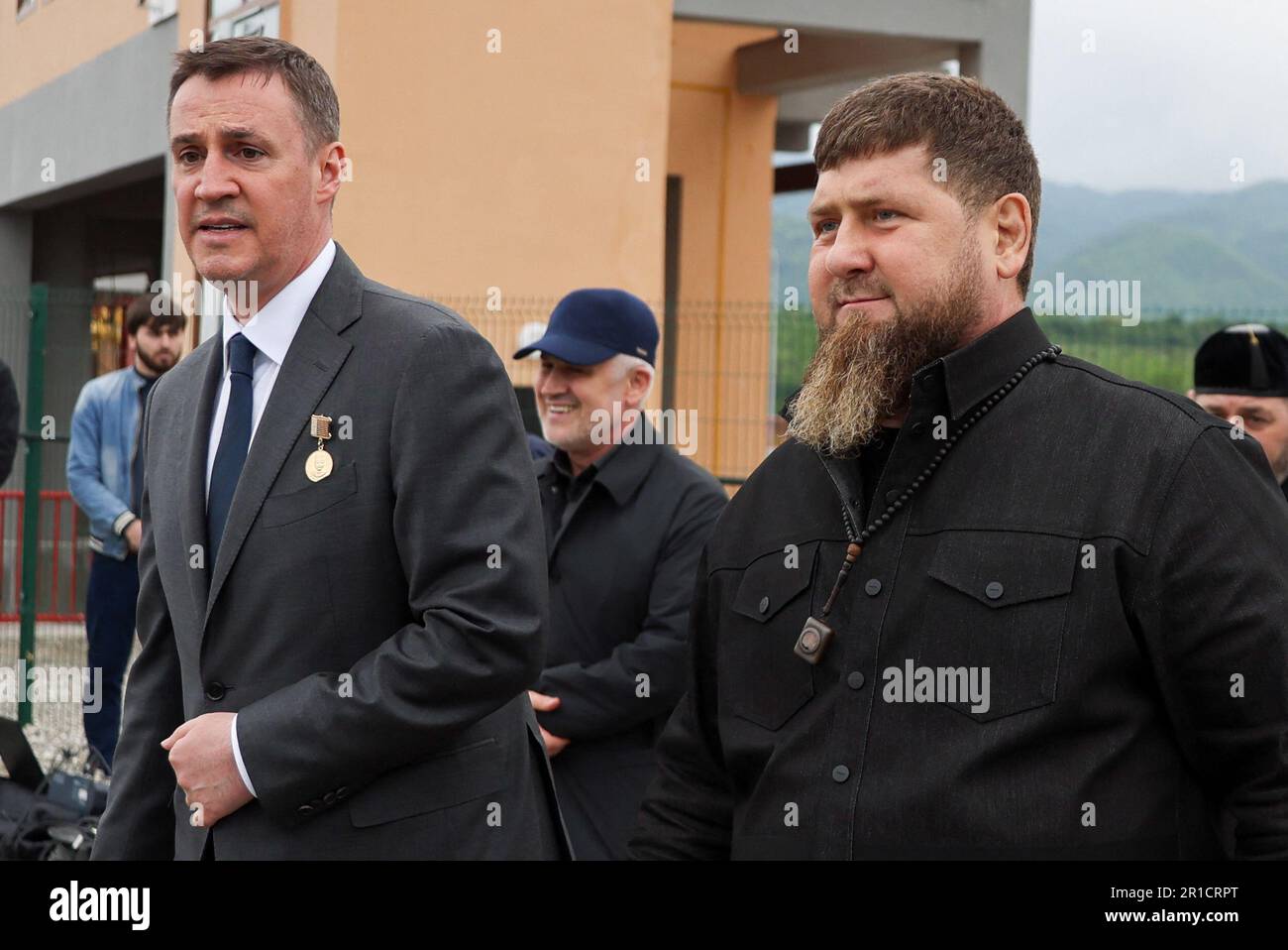 Urus Martan, Russland. 12. Mai 2023. RUSSLAND, REPUBLIK TSCHETSCHENIEN - 12. MAI 2023: Russischer Landwirtschaftsminister Dmitry Patrushev und Leiter der tschetschenischen Republik Ramzan Kadyrow (L-R) nehmen an der Enthüllung des Wasserkraftwerks Argun Teil. Der Start des Komplexes, der die Bewässerungsgebiete Urus-Martan und Shalinsky versorgt, wird gute Bedingungen für die Entwicklung des agroindustriellen Komplexes der Region schaffen. Yelena Afonina/TASS/ABACAPRESS.COM Kredit: Abaca Press/Alamy Live News Stockfoto