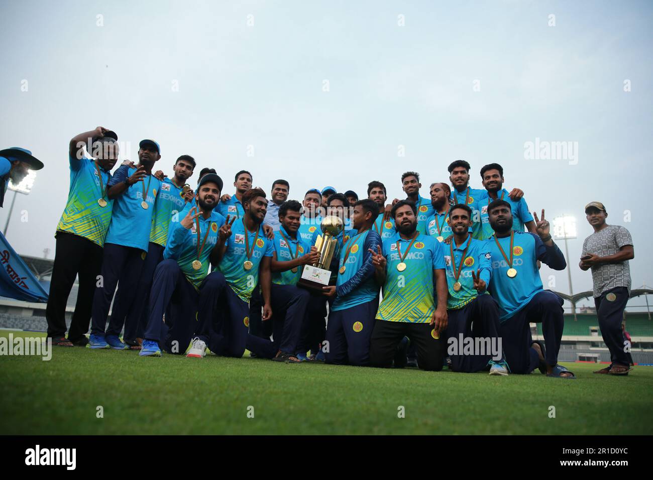 Abahani gewann den Dhaka Premier League (DPL)-Titel zurück, nachdem er den Sheikh Jamal Dhanmondi Club mit vier Wickets in der für den Titel entscheidenden Super League Matte besiegt hatte Stockfoto