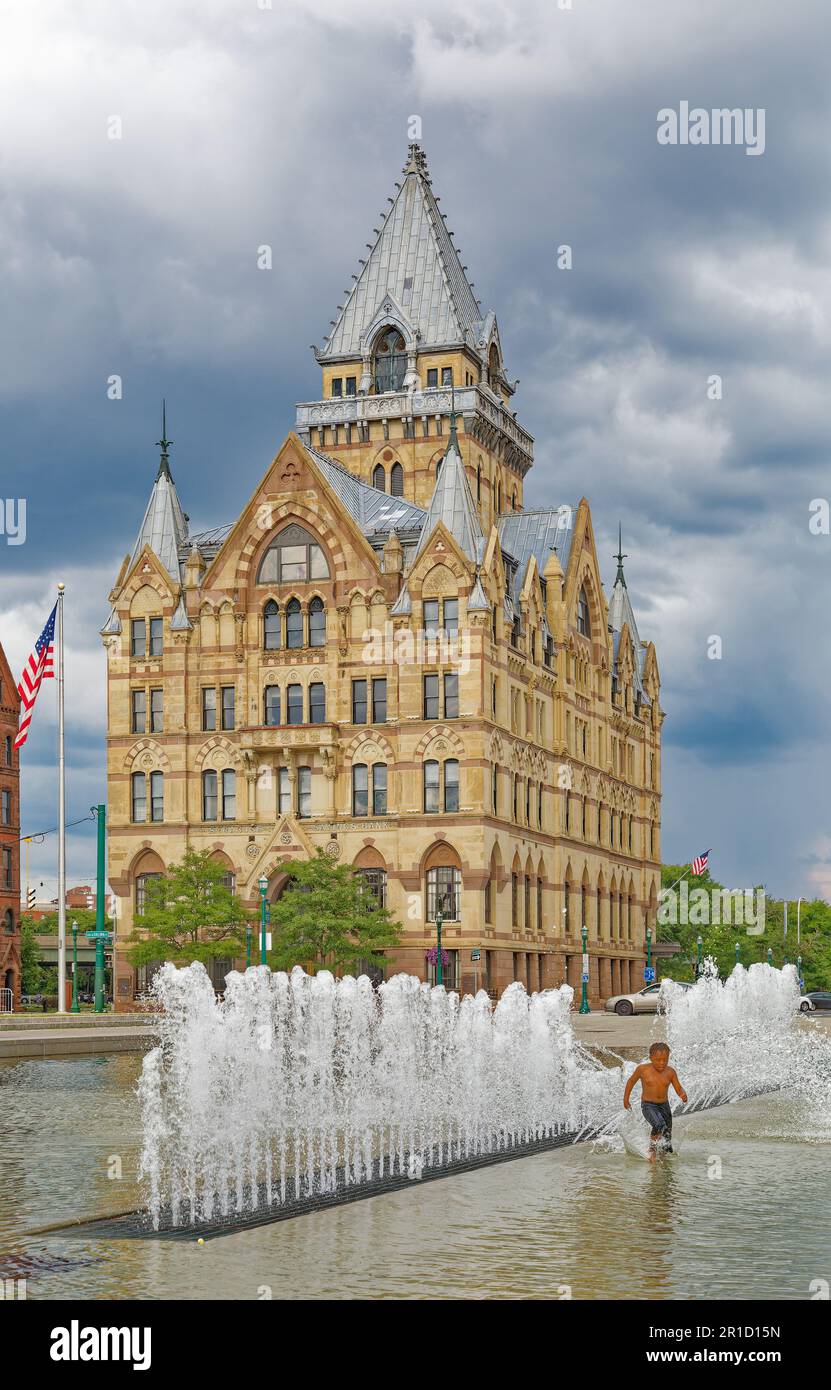 Die Bank of America befindet sich jetzt im Syracuse Savings Bank Building am Clinton Square, dem ehemaligen Pfad des Erie Canal. Stockfoto