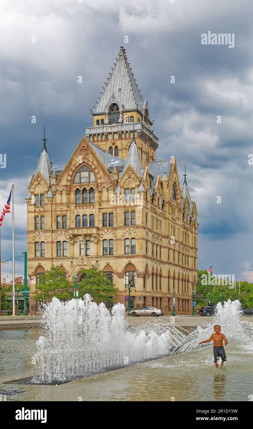 Die Bank of America befindet sich jetzt im Syracuse Savings Bank Building am Clinton Square, dem ehemaligen Pfad des Erie Canal. Stockfoto