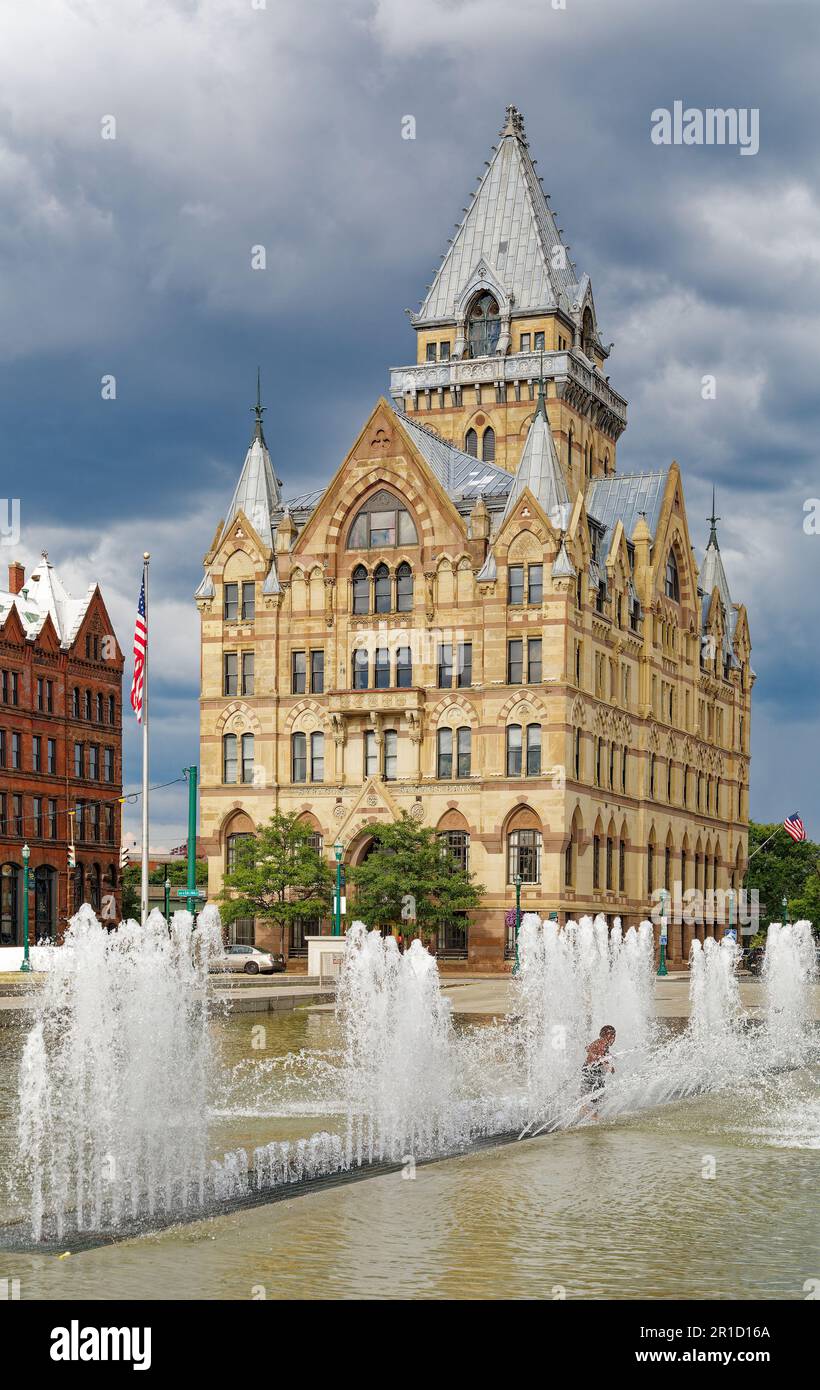 Die Bank of America befindet sich jetzt im Syracuse Savings Bank Building am Clinton Square, dem ehemaligen Pfad des Erie Canal. Stockfoto