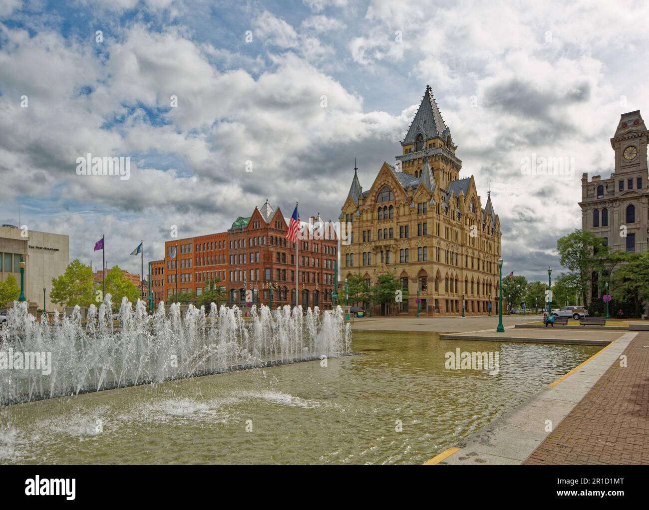 Third National Bank Building und Syracuse Savings Bank Building, auch bekannt als Community Chest Building und Bank of America Building, östlich des Clinton Square. Stockfoto