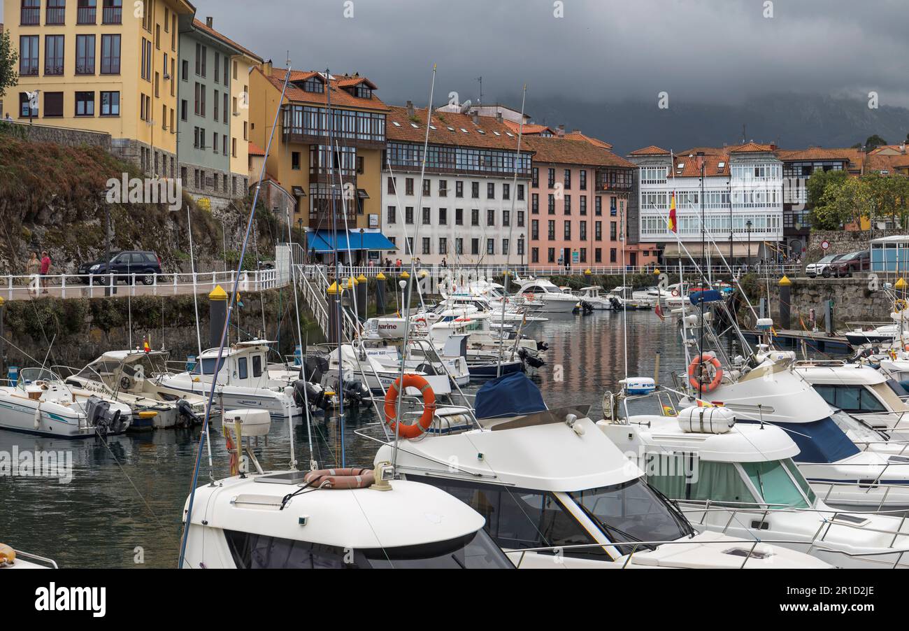 Typische Architektur im alten Dorf Llanes, Asturien, Spanien Stockfoto