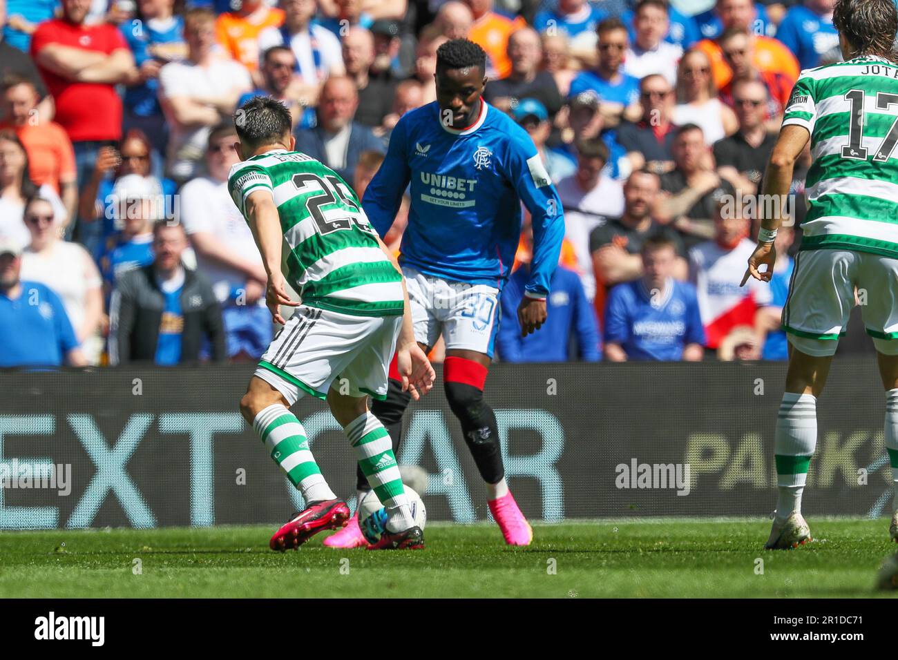 Glasgow, Großbritannien. 13. Mai 2023. Die Rangers spielten Celtic im Ibrox Stadium, Glasgow, Schottland, Großbritannien, in ihrem vorletzten Heimspiel der Saison und besiegten Celtic 3 - 0. Die Tore wurden von Todd Cantwell, Rangers 13 (5 Minuten), John Souttar, Rangers 16 (34 Minuten) und Fashion Sakala Rangers 30 (70 Minuten), Credit: Findlay/Alamy Live News, geschossen Stockfoto