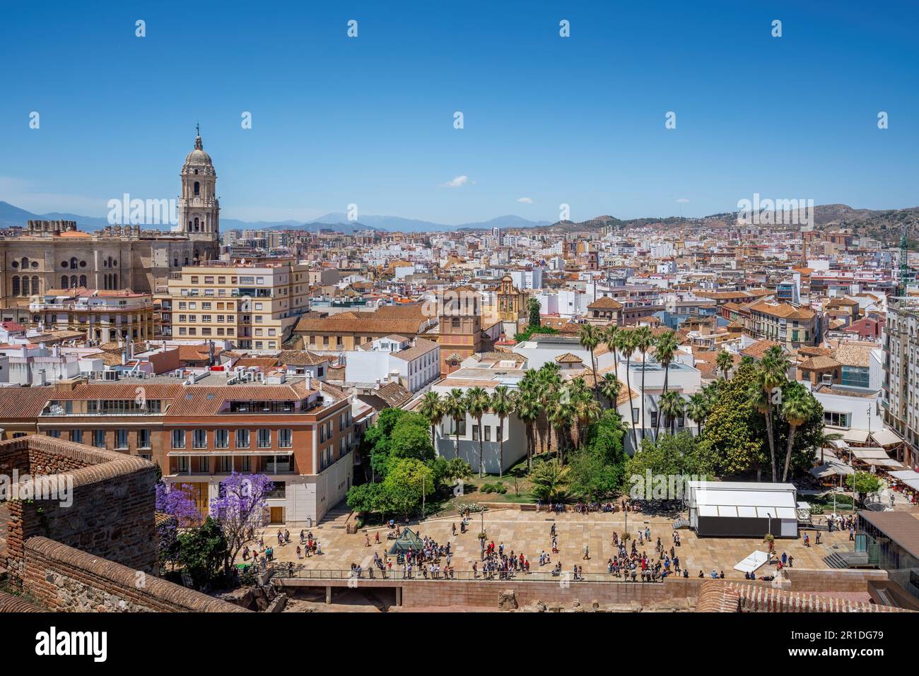 Luftaufnahme der Skyline von Malaga mit der Kathedrale von Malaga - Malaga, Andalusien, Spanien Stockfoto