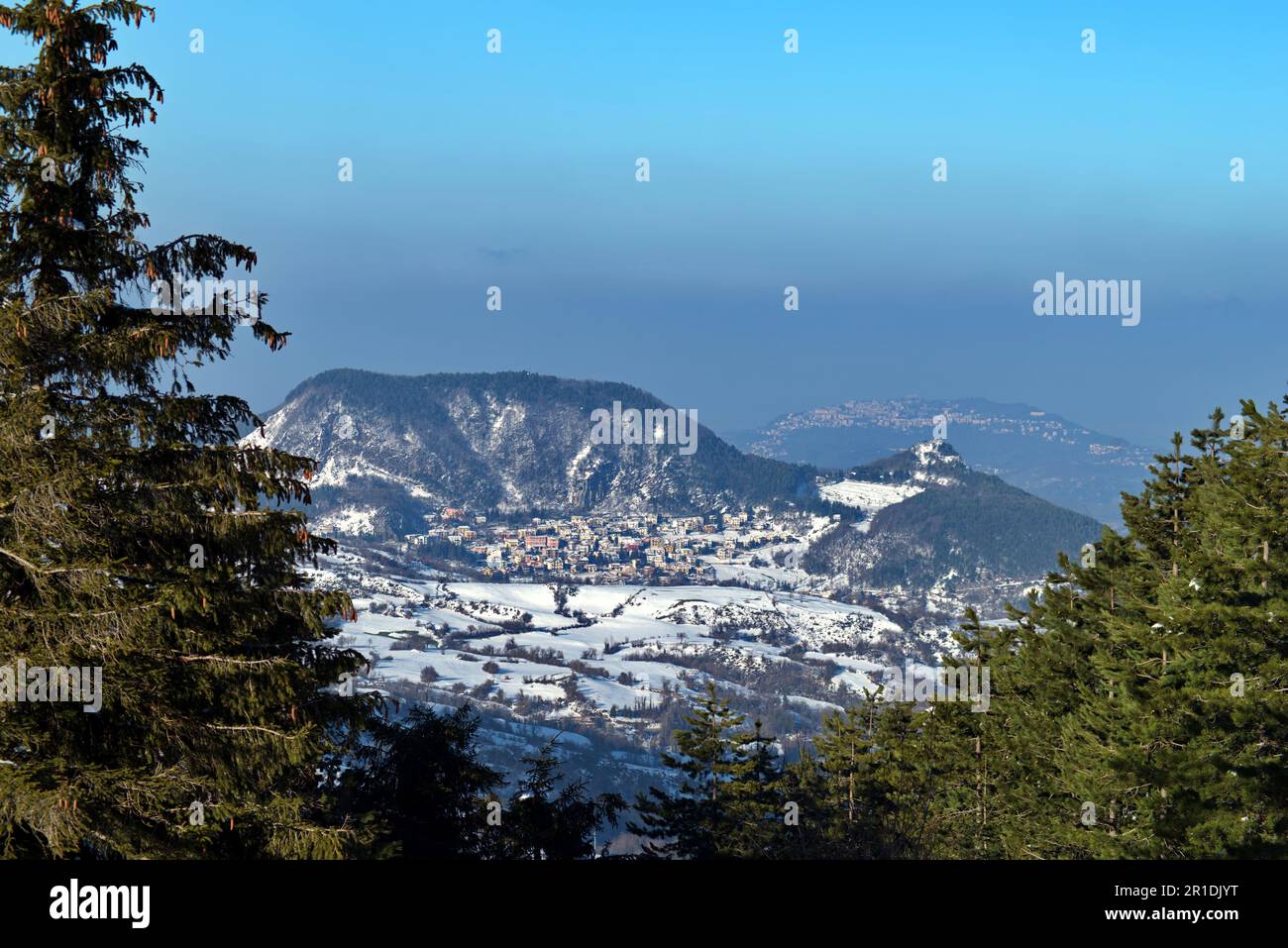 Panorama con vista Su Villagrande e San Marino Stockfoto