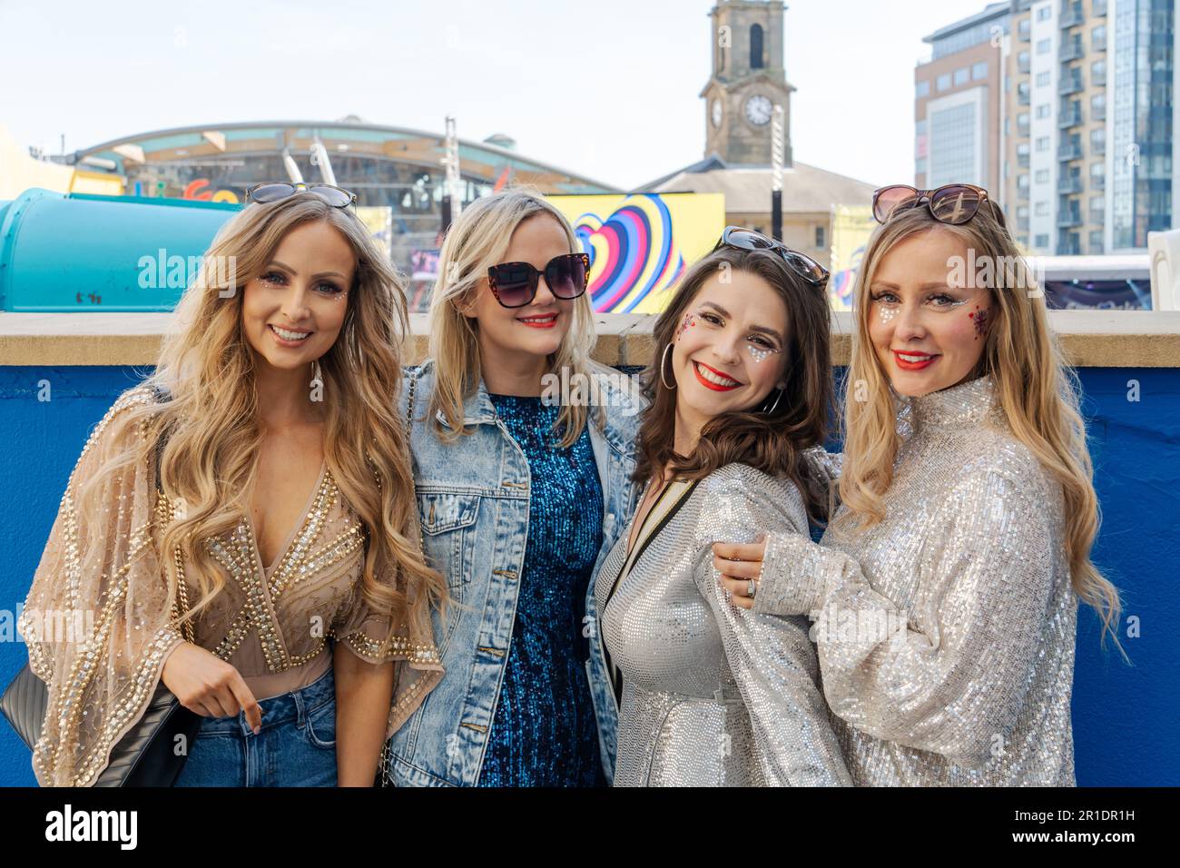 Newcastle upon Tyne, Großbritannien. Mai 13. 2023. Die Finalfeier der Eurovision 2023 beginnt in der Stadt mit einer großen Leinwand, auf der das Ereignis gezeigt wird. Kredit: Hazel Plater/Alamy Live News Stockfoto