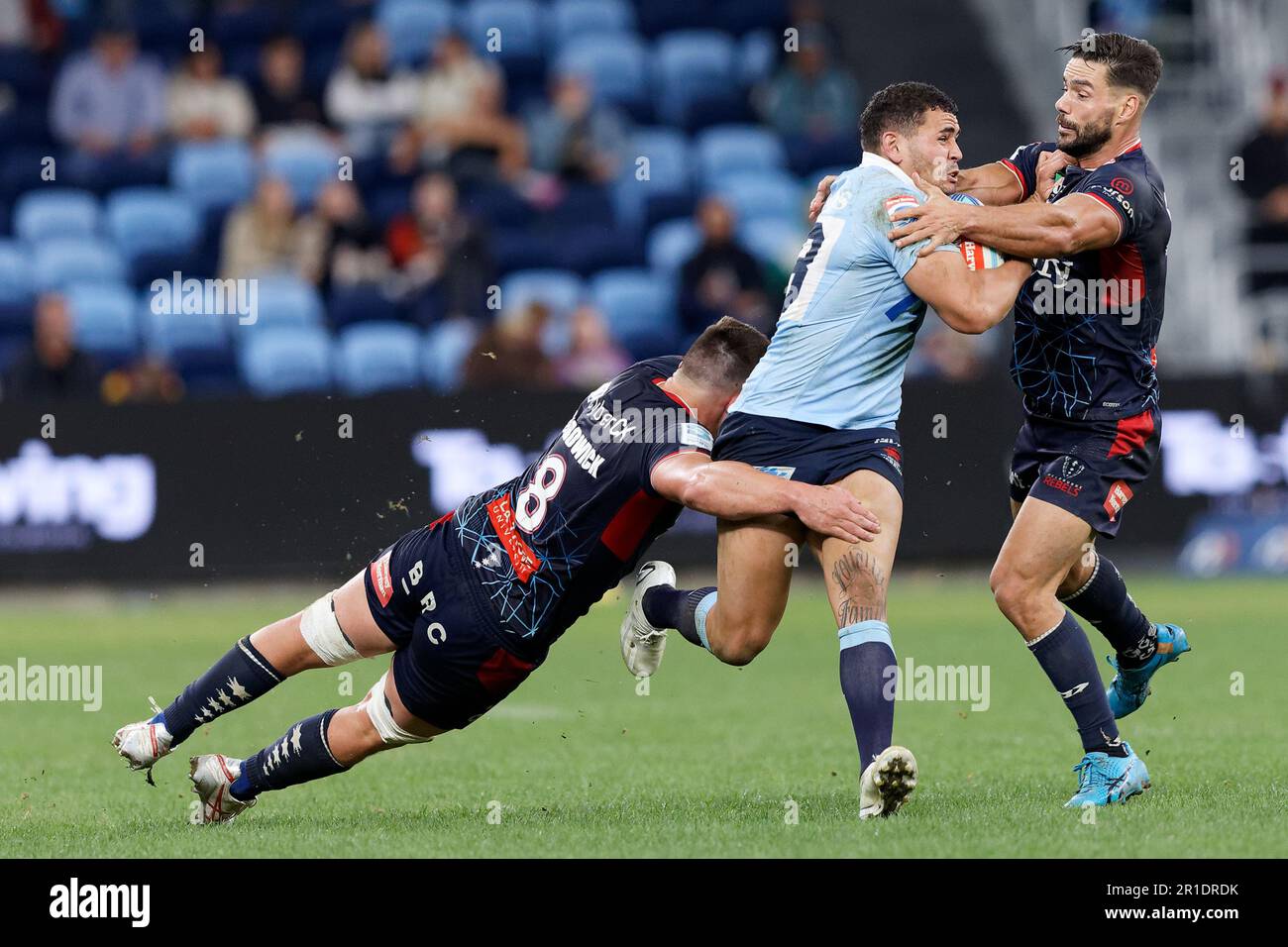 Sydney, Australien. 13. Mai 2023. Izaia Perese von den Waratahs wird am 13. Mai 2023 im Allianz-Stadion beim Super Rugby Pacific Match zwischen den Waratahs und den Rebellen in Sydney, Australien, angegriffen. Credit: IOIO IMAGES/Alamy Live News Stockfoto