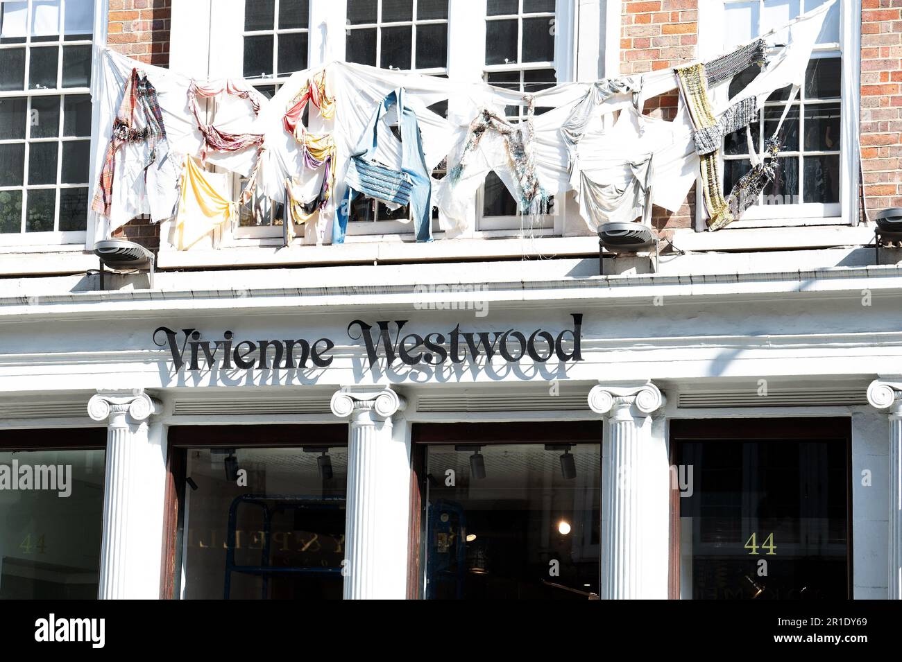 London, Großbritannien. 11. Mai 2023. Ein Ladenschild des Vivienne Westwood Store am 07. Mai 2023 in London, England. Foto: David Niviere/ABACAPRESS.COM Kredit: Abaca Press/Alamy Live News Stockfoto