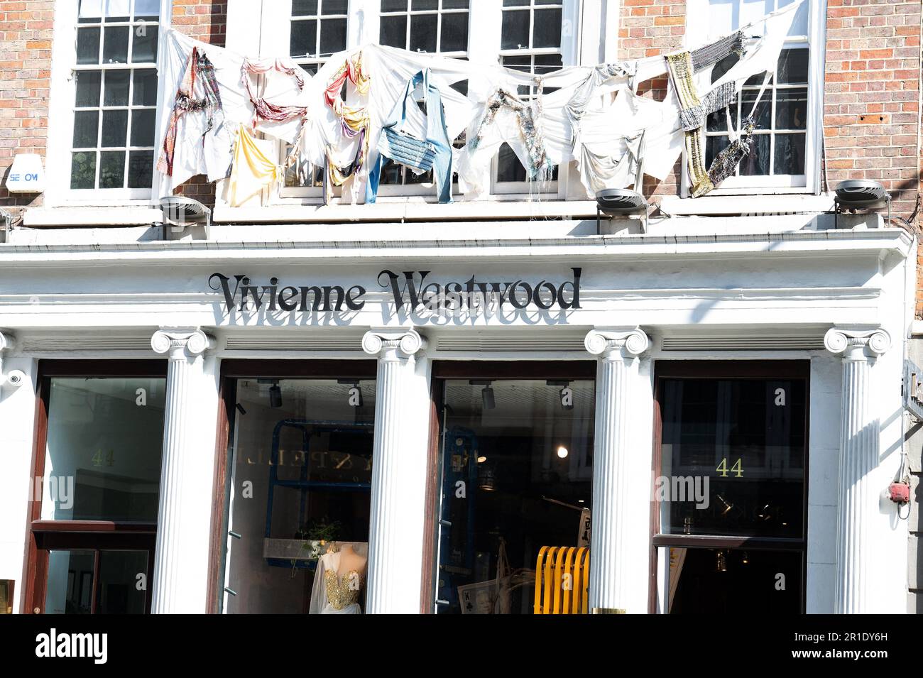 London, Großbritannien. 11. Mai 2023. Ein Ladenschild des Vivienne Westwood Store am 07. Mai 2023 in London, England. Foto: David Niviere/ABACAPRESS.COM Kredit: Abaca Press/Alamy Live News Stockfoto