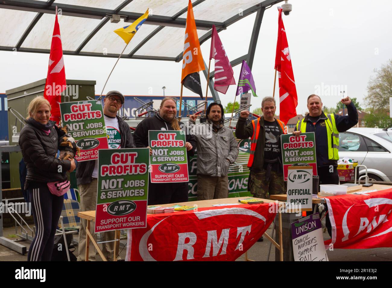 Southend-on-Sea. Essex, Britian. 13/05/2023. Fairplay? Transport Union-Mitglieder melden sich dieses Wochenende vor dem Bahnhof Southend Victoria von der Picket Line over Pay and Conditions. Helen Cowles/Alamy Live News. Stockfoto