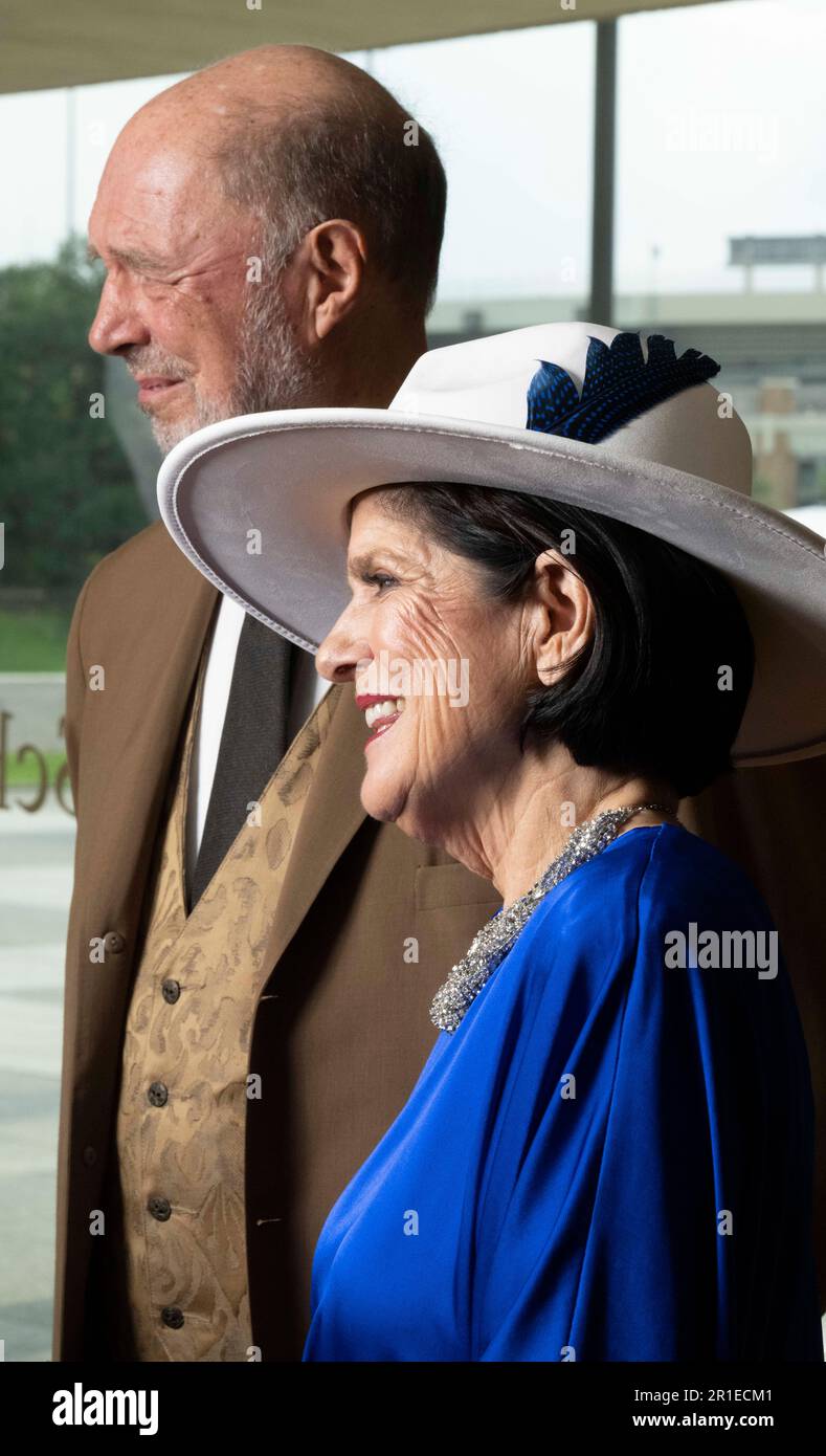 LUCI BAINES JOHNSON und Ehemann IAN TURPIN gehen am 12. Mai 2023 beim LBJ Liberty Justice for All Award der Lyndon Baines Johnson Library über den roten Teppich. Der Preis 2023 wurde dem Sänger Willie Nelson (nicht gezeigt) anlässlich seines 90. Geburtstages verliehen. Stockfoto