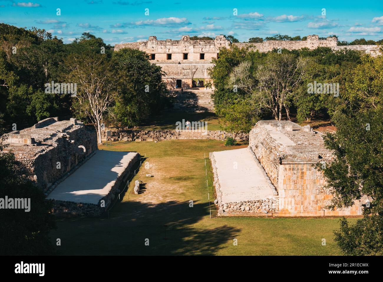 Ein Blick über die Ruinen von Uxmal, einer alten Maya-Stadt auf der Halbinsel Yucatan, Mexiko Stockfoto