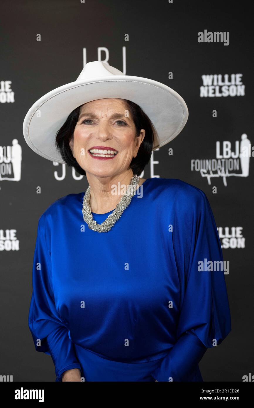 LUCI BAINES JOHNSON, Tochter des ehemaligen Präsidenten, posiert am 12. Mai 2023 beim LBJ Liberty Justice for All Award der Lyndon Baines Johnson Library auf dem roten Teppich. Der Preis 2023 wurde dem Sänger Willie Nelson (nicht gezeigt) anlässlich seines 90. Geburtstages verliehen. Stockfoto