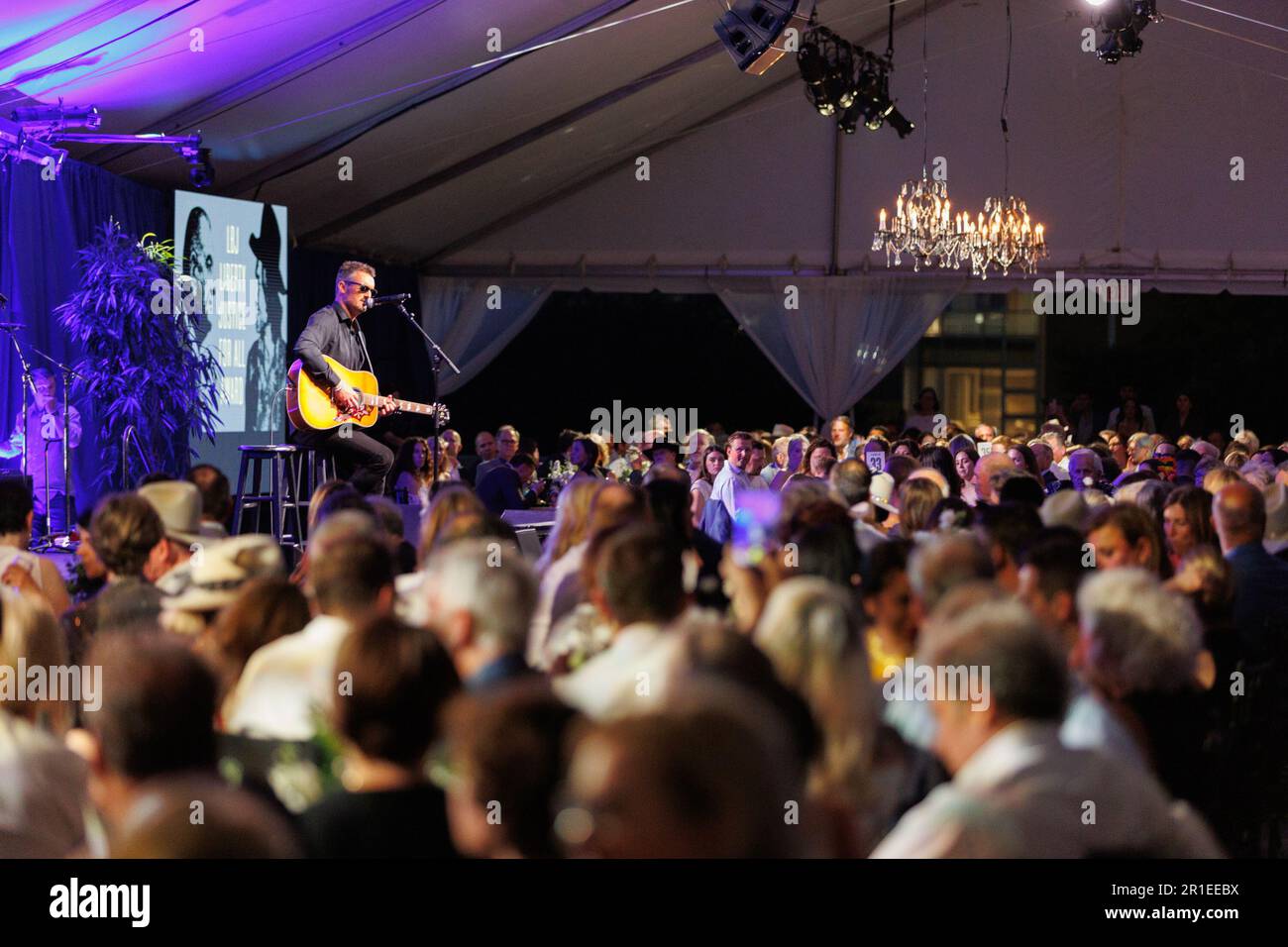 Country-Songwriter ERIC CHURCH tritt am 12. Mai 2023 in der LBJ Presidential Library in Austin, Texas, zu Ehren von Willie Nelson (nicht abgebildet) auf. Die LBJ Foundation hat Nelson für seine lange Karriere und die Unterstützung der amerikanischen Bauernfamilien mit dem LBJ Liberty & Justice for All Award ausgezeichnet. LBJ Library Foto von Brian Birzer. Stockfoto