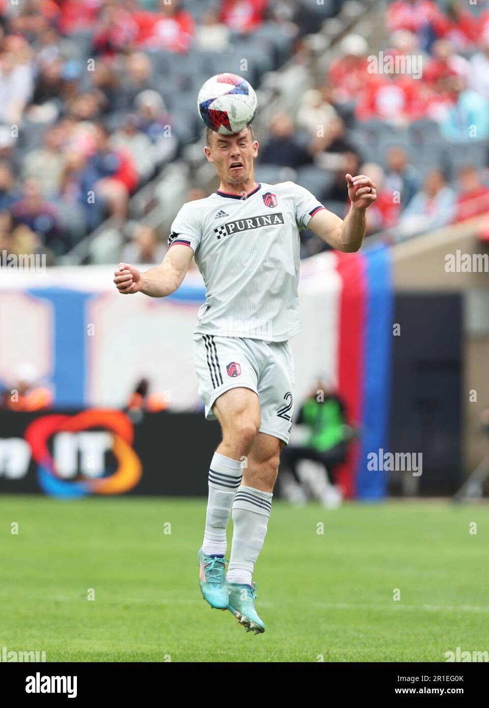 Chicago, USA, 13. Mai 2023. Major League Soccer (MLS) St. Kyle Hiebert von Louis CITY SC leitet den Ball gegen den Chicago Fire FC auf dem Soldier Field in Chicago, IL, USA. Kredit: Tony Gadomski / All Sport Imaging / Alamy Live News Stockfoto