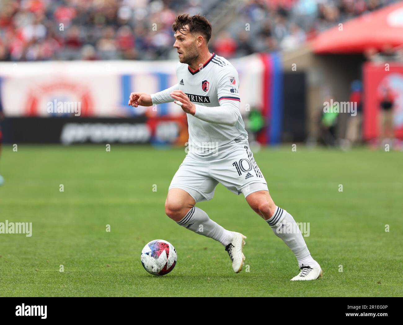 Chicago, USA, 13. Mai 2023. Major League Soccer (MLS) St. Eduard Lowen von Louis CITY, SC, spielt den Ball gegen den Chicago Fire FC auf dem Soldier Field in Chicago, IL, USA. Kredit: Tony Gadomski / All Sport Imaging / Alamy Live News Stockfoto