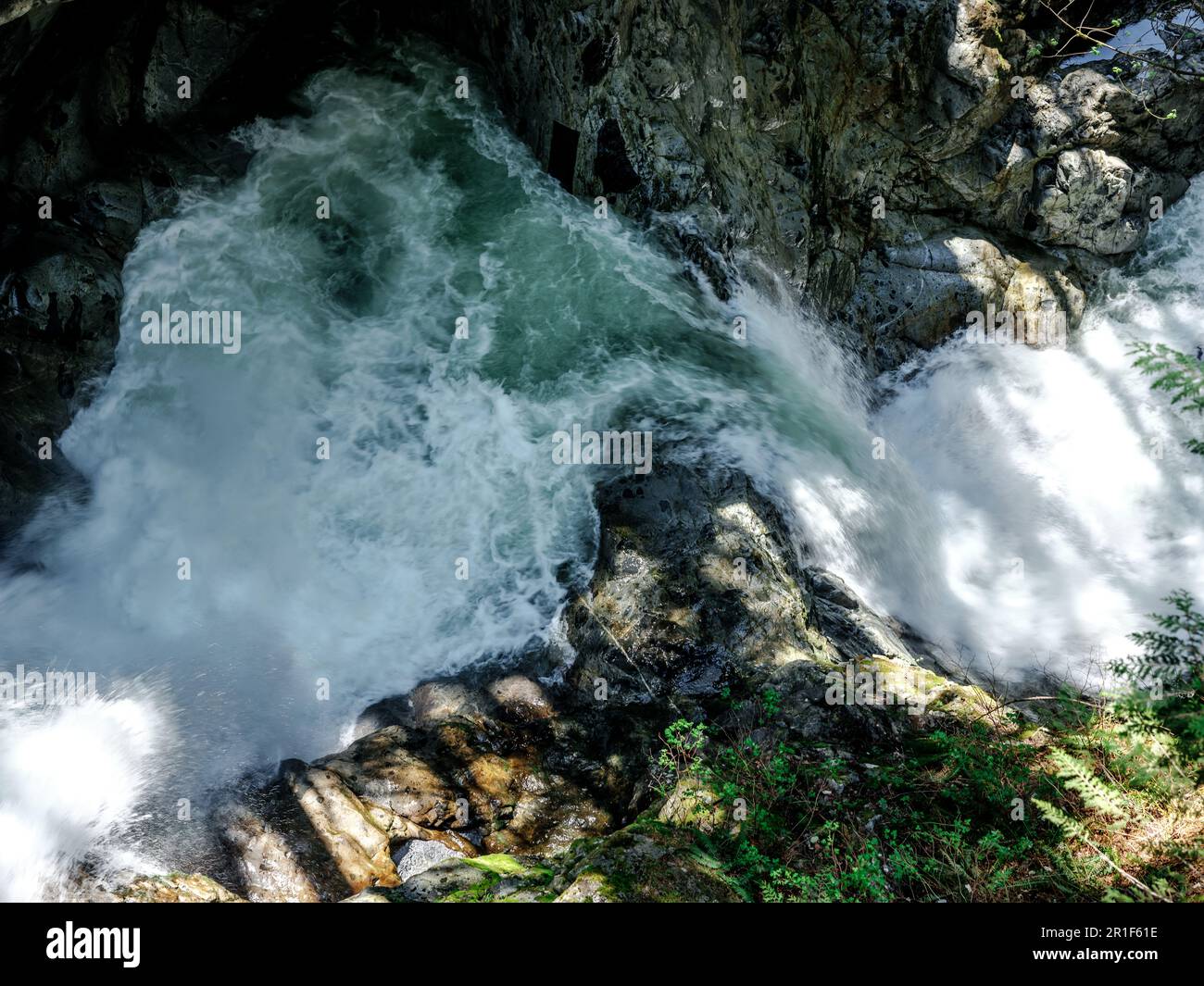 Der Cascades-Wasserfall in einem Provinzpark in British Columbia, Kanada. Stockfoto