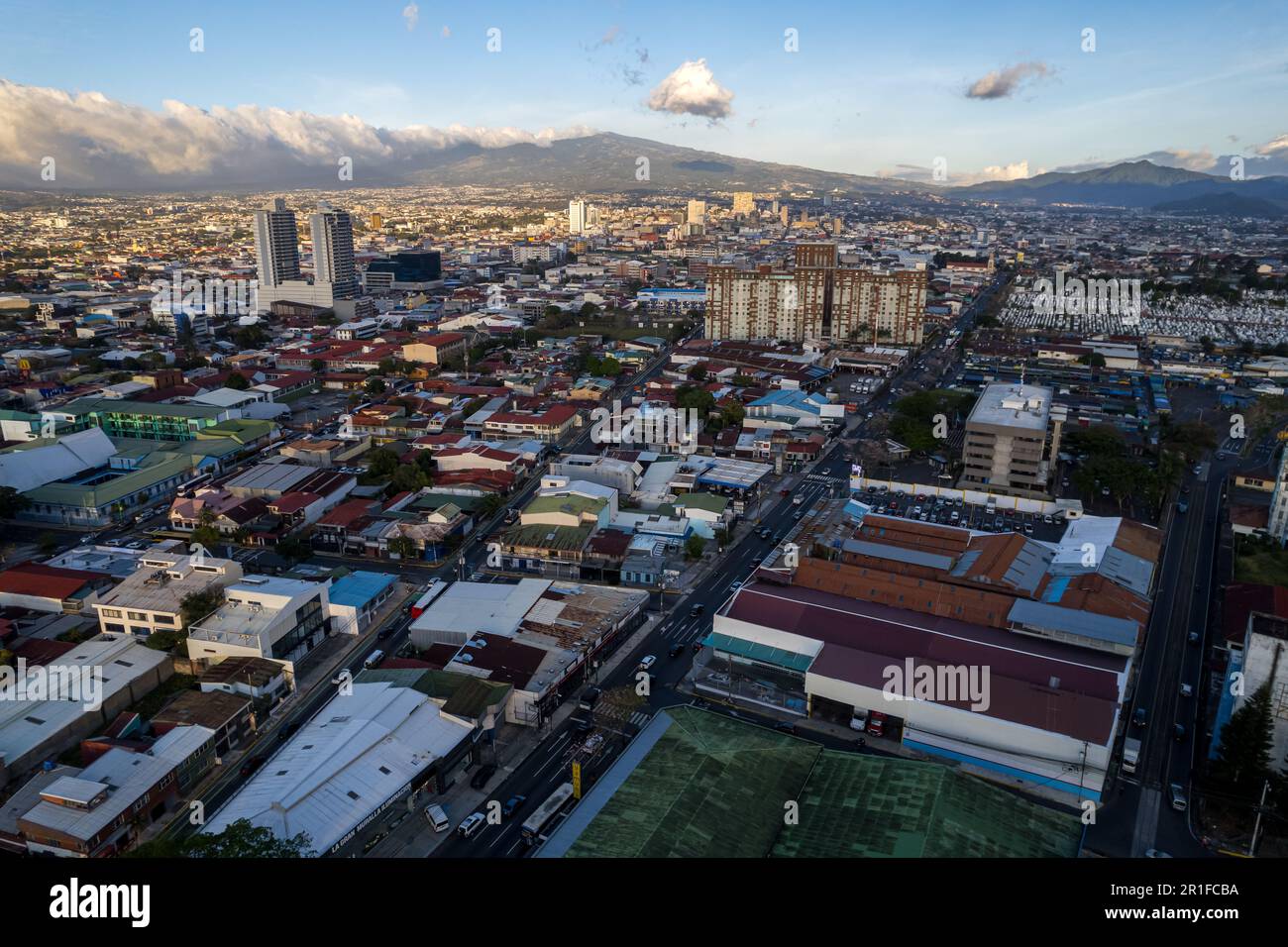 Wunderschöner Blick aus der Vogelperspektive auf den Metropolitan Central Park La Sabana in Costa Rica, mit seitlichem Blick auf das Nationalstadion Stockfoto