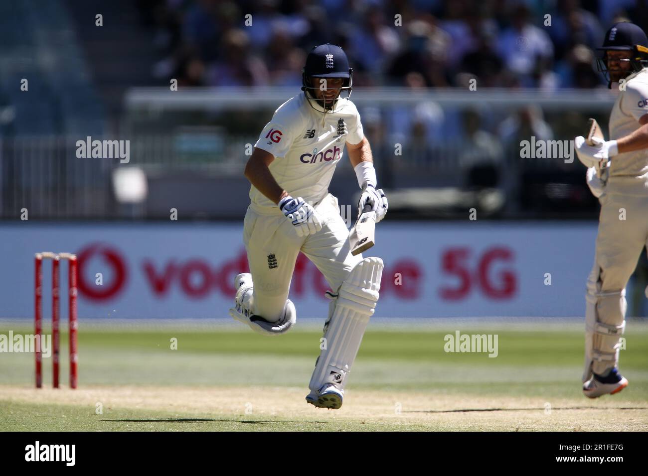 Melbourne, Australien, 28. Dezember 2021. MELBOURNE, AUSTRALIEN - 28. DEZEMBER: Joe Root of England läuft während des Testspiels am Boxing Day zwischen Australien und England auf dem Melbourne Cricket Ground am 28. Dezember 2021 in Melbourne, Australien. (Foto: Dave Hewison/Speed Media) Kredit: Dave Hewison/Speed Media/Alamy Live News/Alamy Live News Stockfoto