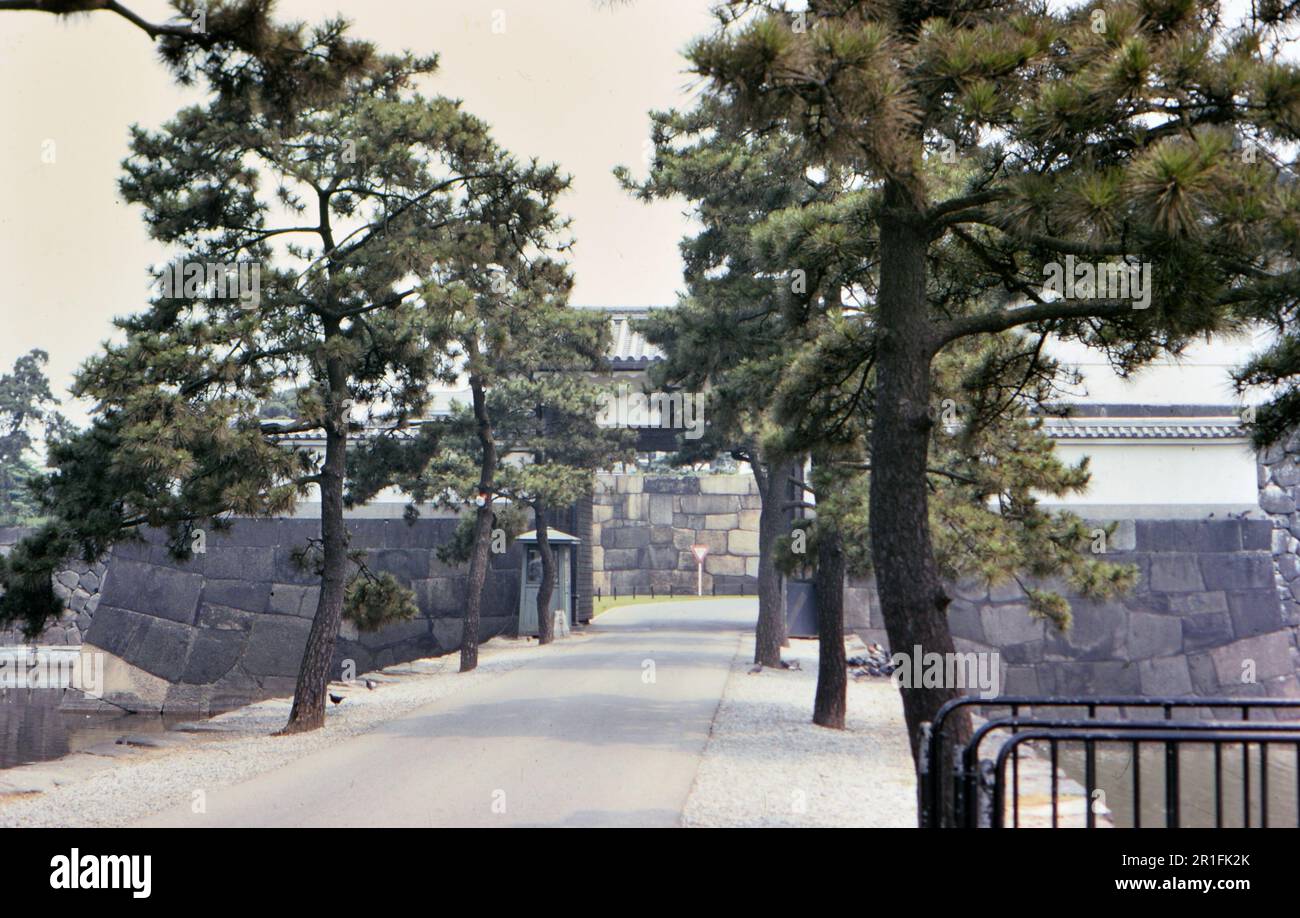 Tor des Kaiserpalastes in Japan ca. 1973 Stockfoto