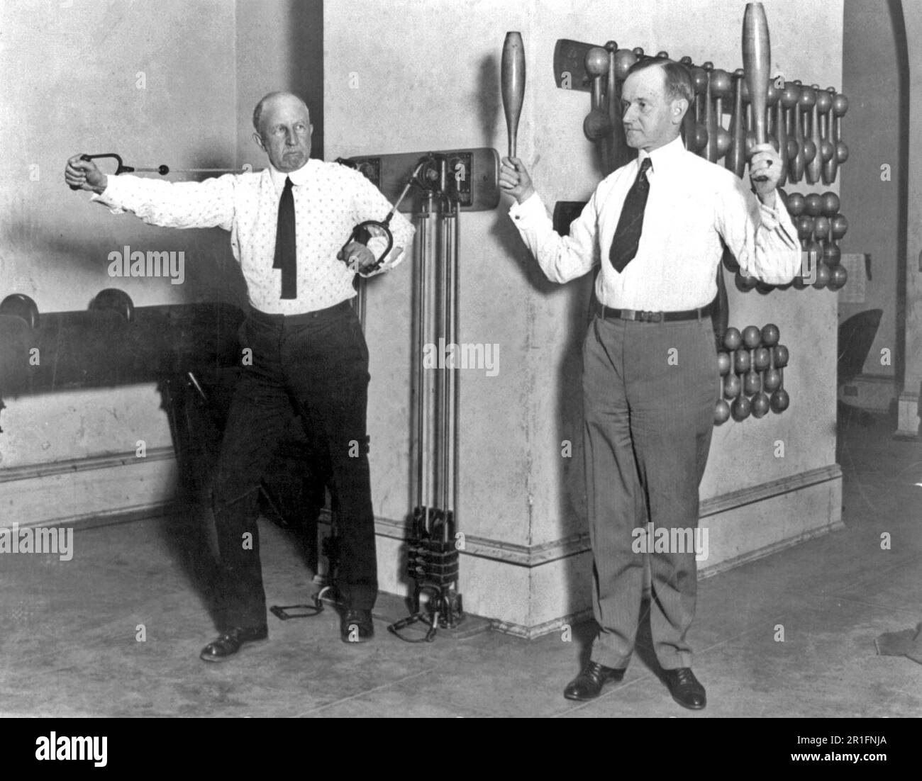 Archivfoto: Vizepräsident Calvin Coolidge und Haussprecher Gillett trainieren im hauseigenen Fitnessstudio. 31. Januar 1923 Stockfoto