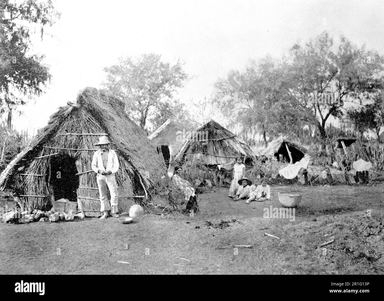 Archivfoto: Strohhäuser, Salmanca Mexiko ca. 1910er Stockfoto