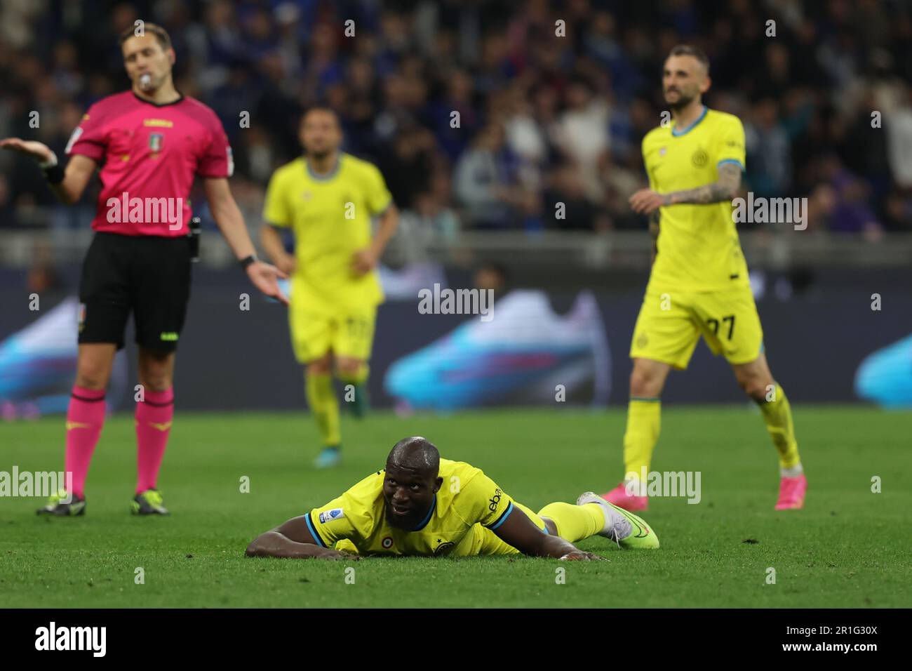 Mailand, Italien. 13. Mai 2023. Romelu Lukaku vom FC Internazionale reagiert während des Fußballspiels der Serie A 2022/23 zwischen dem FC Internazionale und US Sassuolo im Giuseppe Meazza Stadium, Mailand, Italien, am 13. Mai 2023 Kredit: Live Media Publishing Group/Alamy Live News Stockfoto