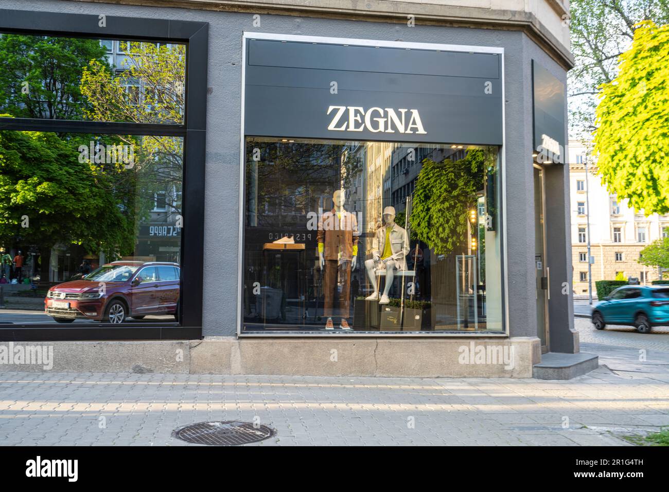 Sofia, Bulgarien. Mai 2023. Außenansicht des Zegna Luxusmarkengeschäfts im Stadtzentrum Stockfoto