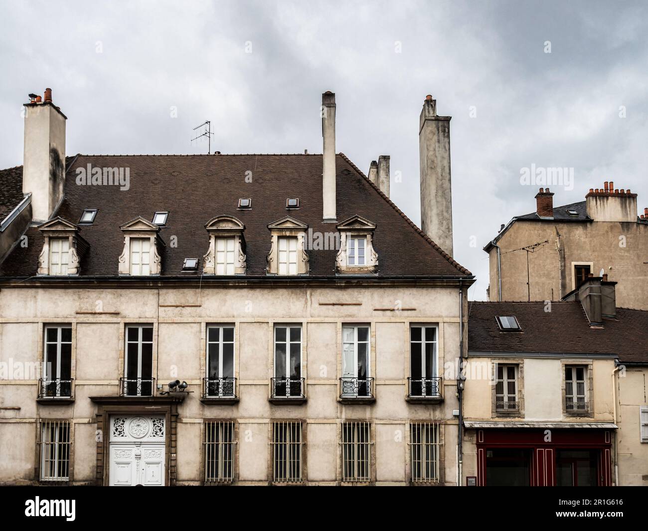 Mittelalterliche Stadt Dijon, Hauptstadt von Burgund. Gemütliches, süßes Zentrum der Altstadt. Frankreich Stockfoto