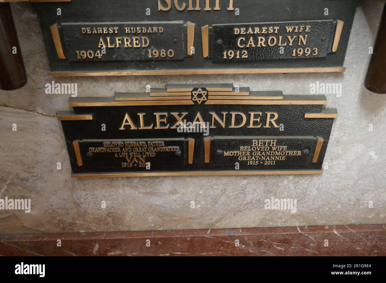 Los Angeles, Kalifornien, USA 12. Mai 2023 Jazz Bandleader/Composer Van Alexander Grave in Sanctuary of Meditation im Hillside Memorial Park am 12. Mai 2023 in Culver City, Los Angeles, Kalifornien, USA. Foto: Barry King/Alamy Stock Photo Stockfoto