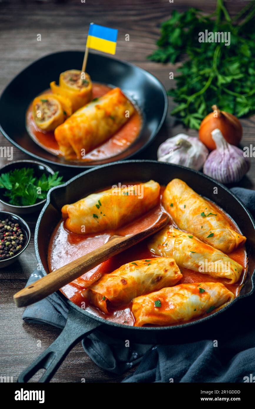 Authentisches traditionelles ukrainisches gefülltes Kohlgericht namens "Holubtsi" Stockfoto